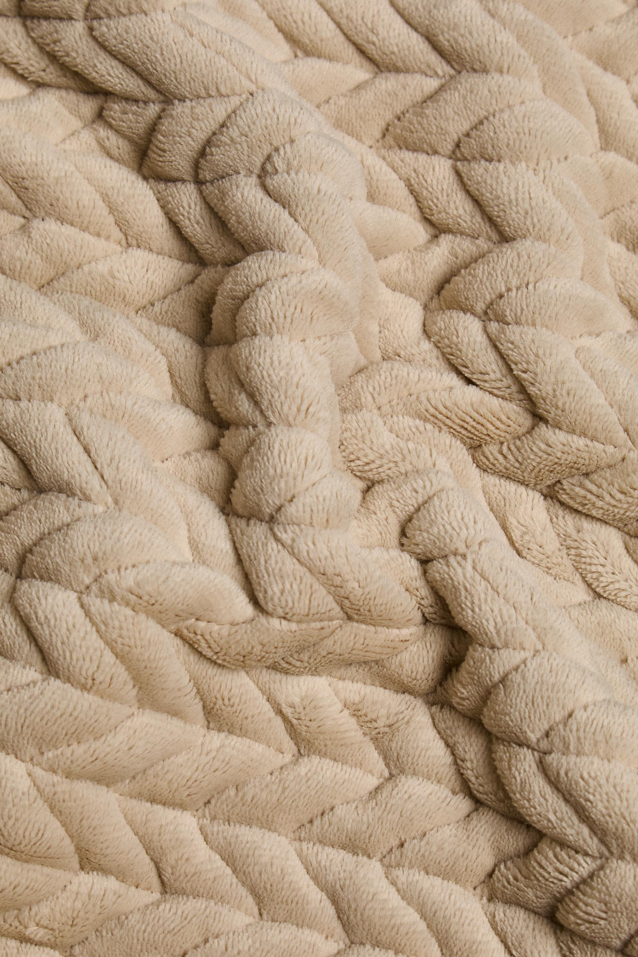 HERRINGBONE FLEECE BLANKET